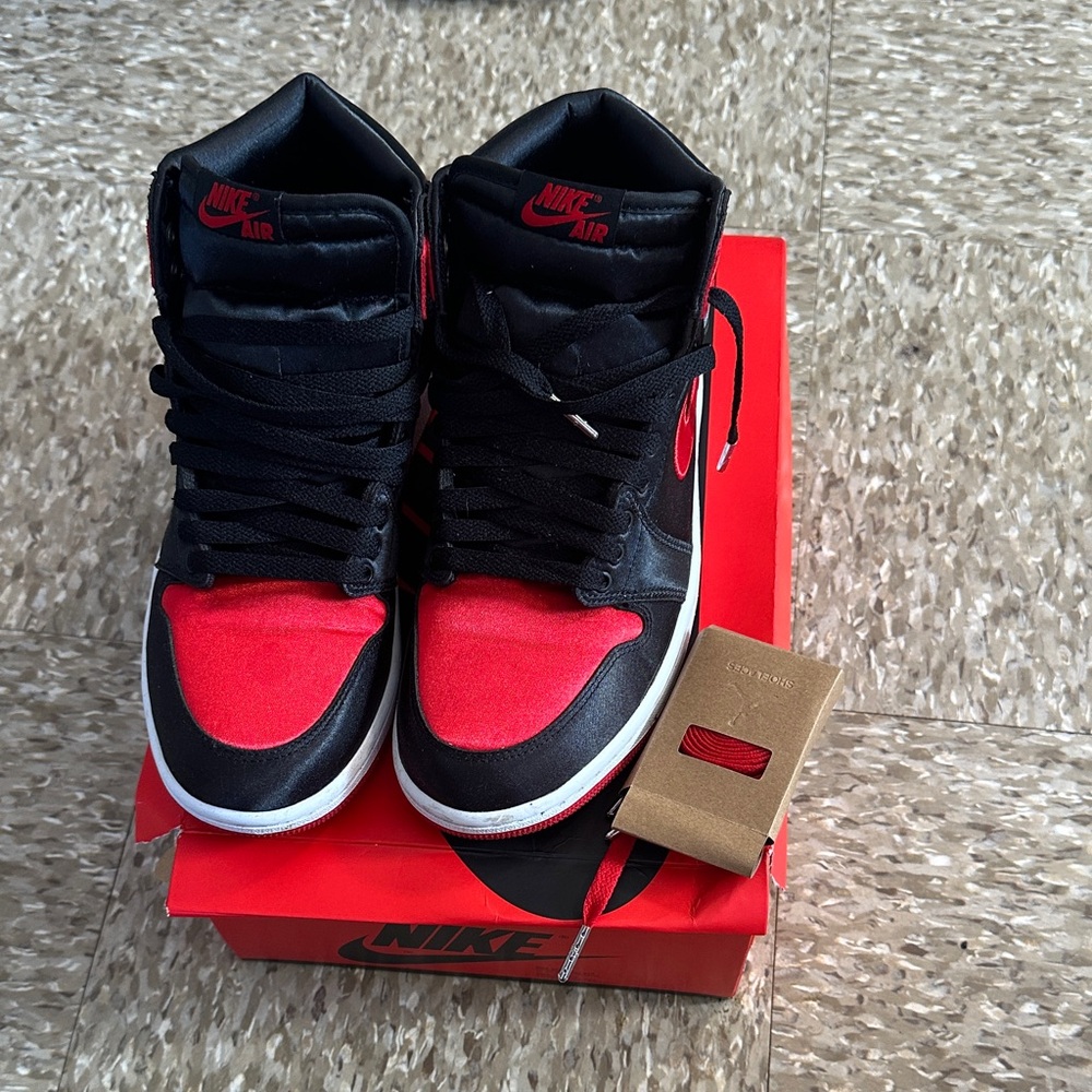 Jordan 1 OG High Satin Bred Euc